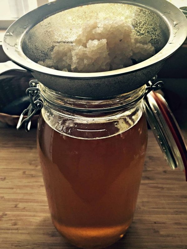 strain water kefir