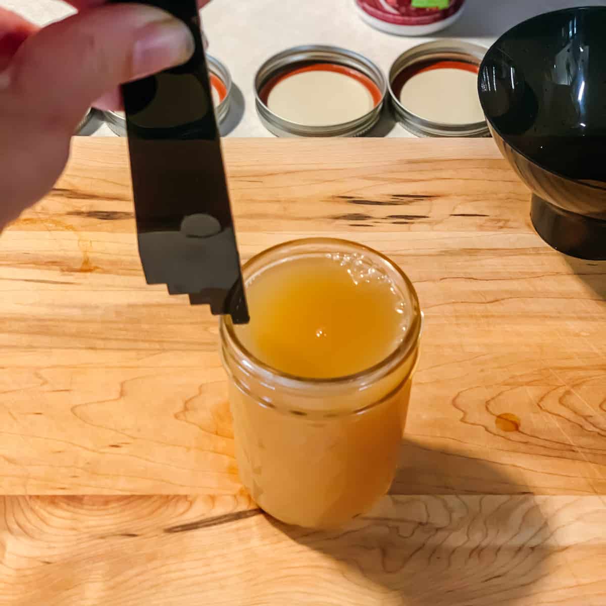 measuring the apple jelly headspace