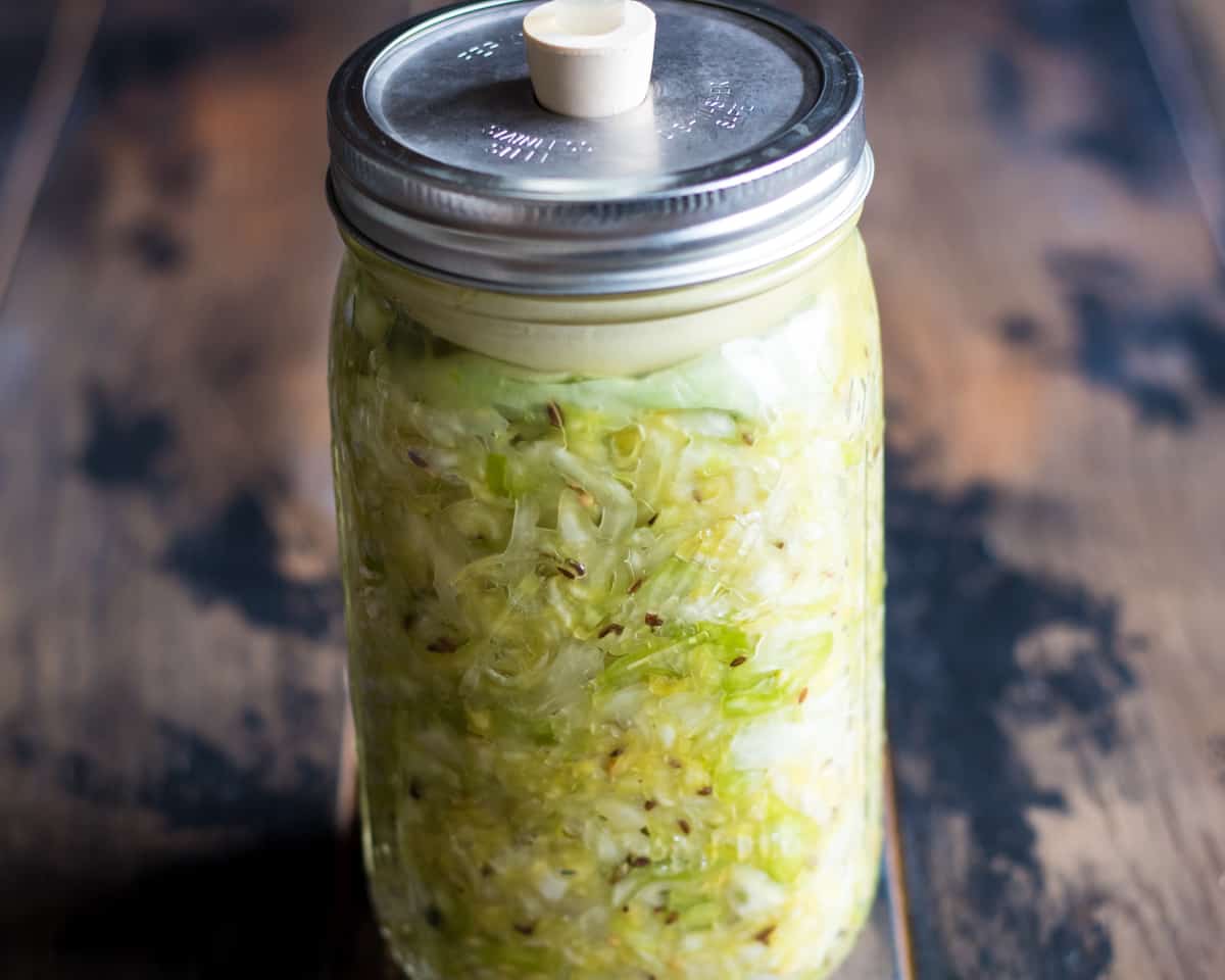 a quart jar of fermeting sauerkraut