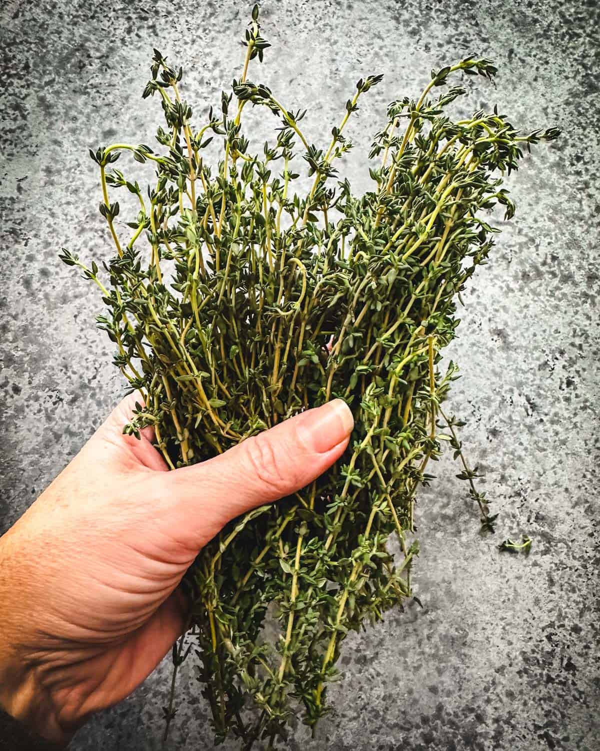 A handful of fresh thyme sprigs. 